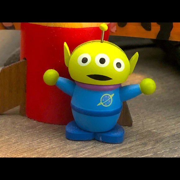 Meet your Posher, Nicole - Picture 1 of 1